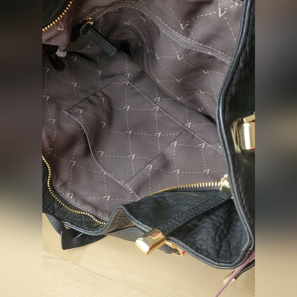 NEW Vince Camuto Genuine Pebble Leather "Riley" Tote Crossbody Bag Purse Black - Picture 13 of 16